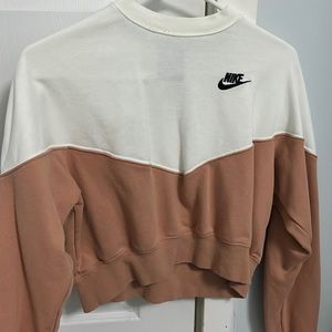 Cropped Nike crew neck